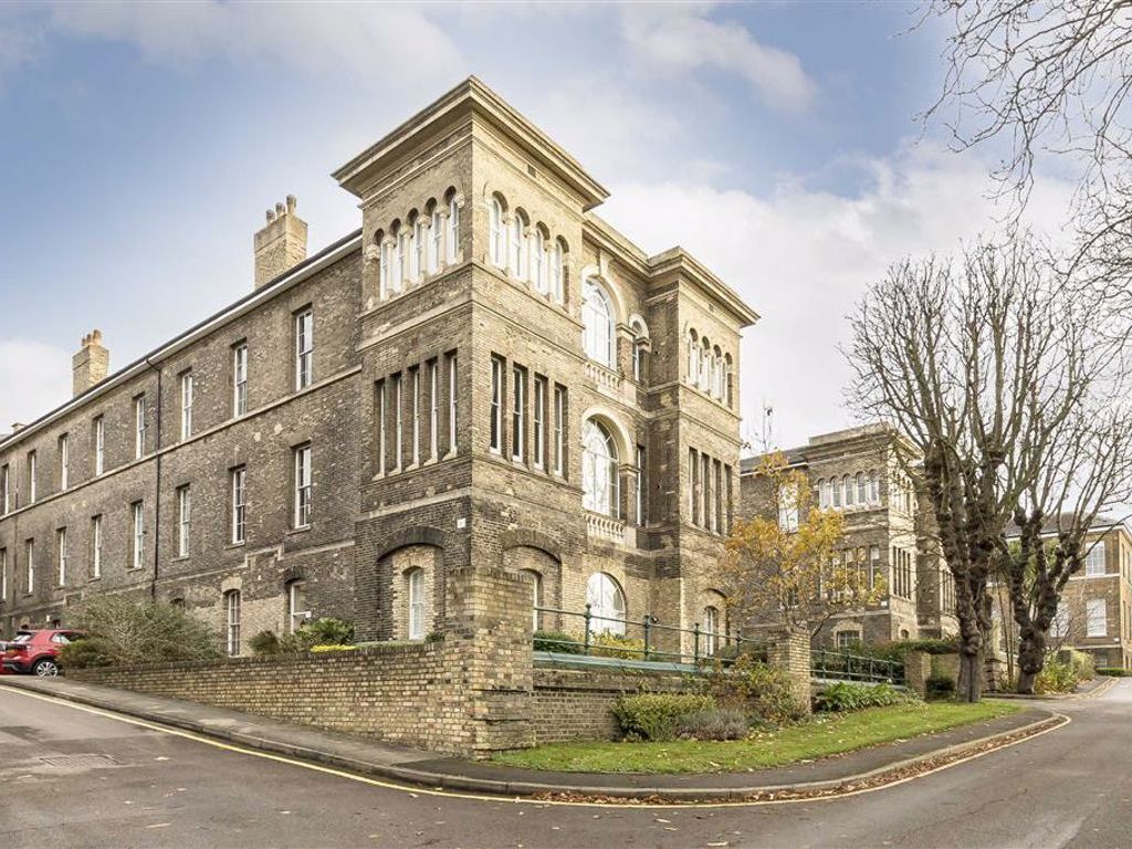 2 bed flat to rent in Royal Herbert Pavilions, Gilbert Close, London