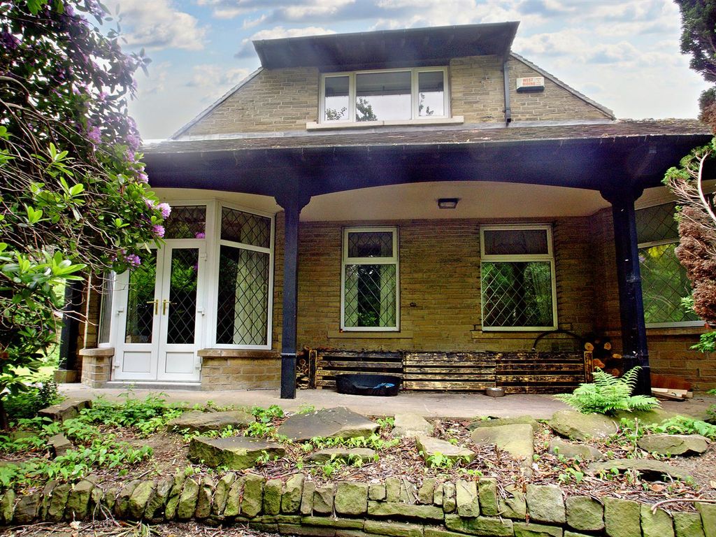 3 bed detached bungalow for sale in Almondbury Bank, Moldgreen