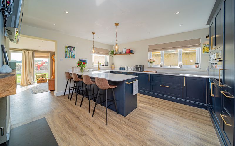 4 bed detached house for sale in Sandridge Common, Melksham SN12, £