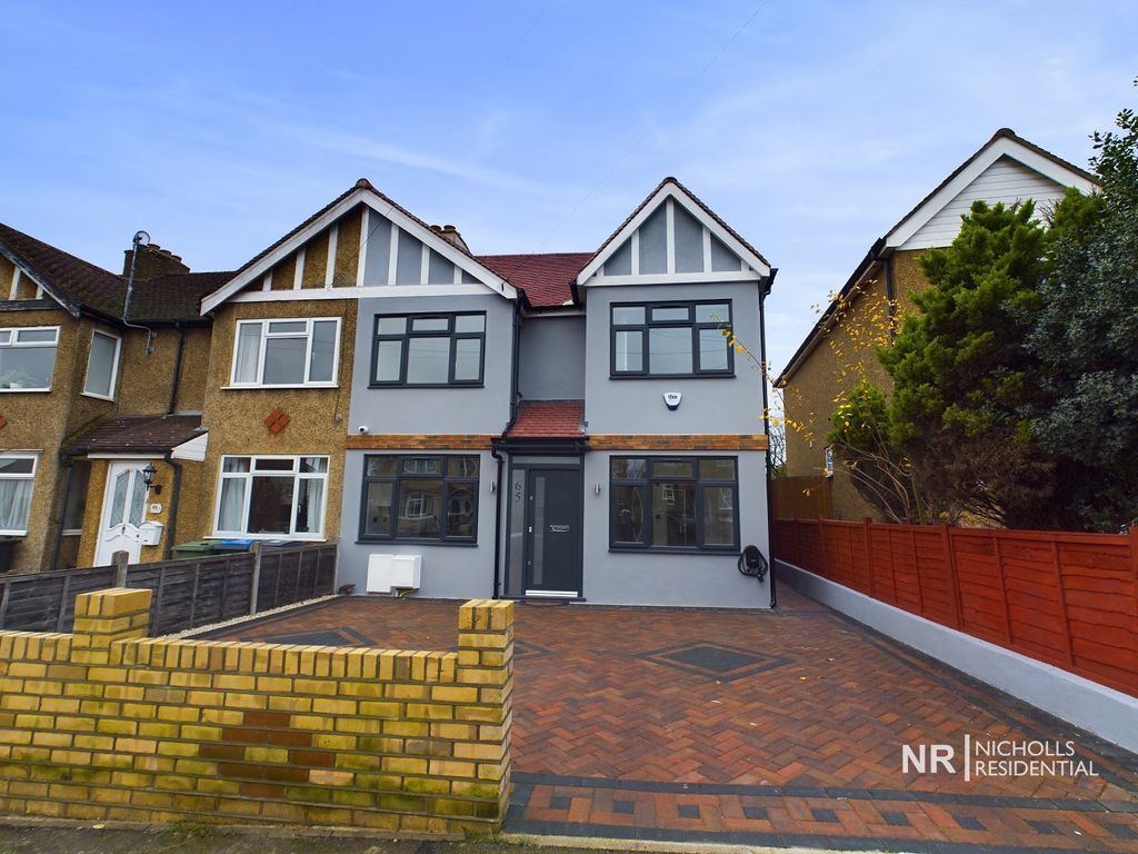 6 bed end terrace house for sale in Church Lane, Chessington, Surrey. KT9, £750,000 Zoopla
