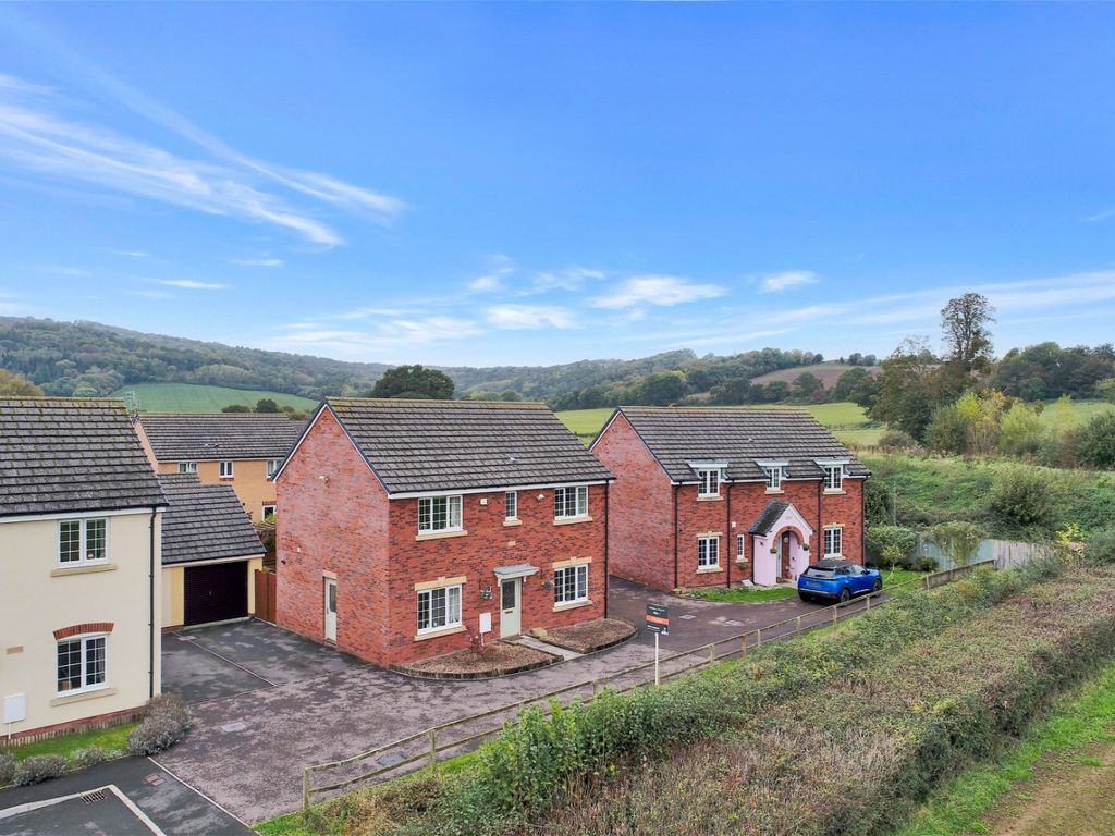 4 bed detached house for sale in Catherine Close, Monmouth NP25, £