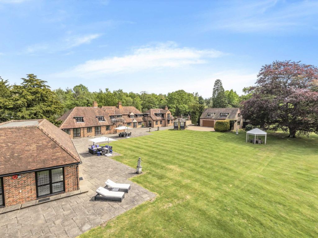 6 bed detached house for sale in Essendon Manor, Essendon