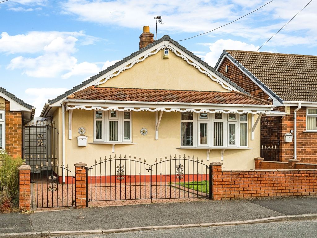 2 bed detached bungalow for sale in Bagnall Street, Ocker Hill, Tipton DY4, £210,000 Zoopla