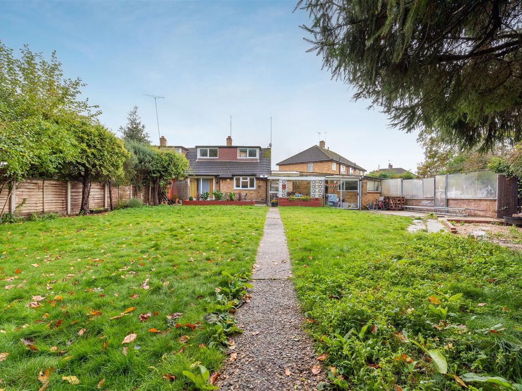4 bed bungalow for sale in Inglehurst, New Haw, Addlestone KT15 Zoopla