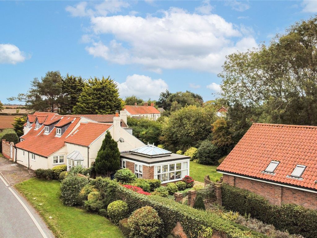 3 bed detached house for sale in North End, Roos, East Yorkshire HU12