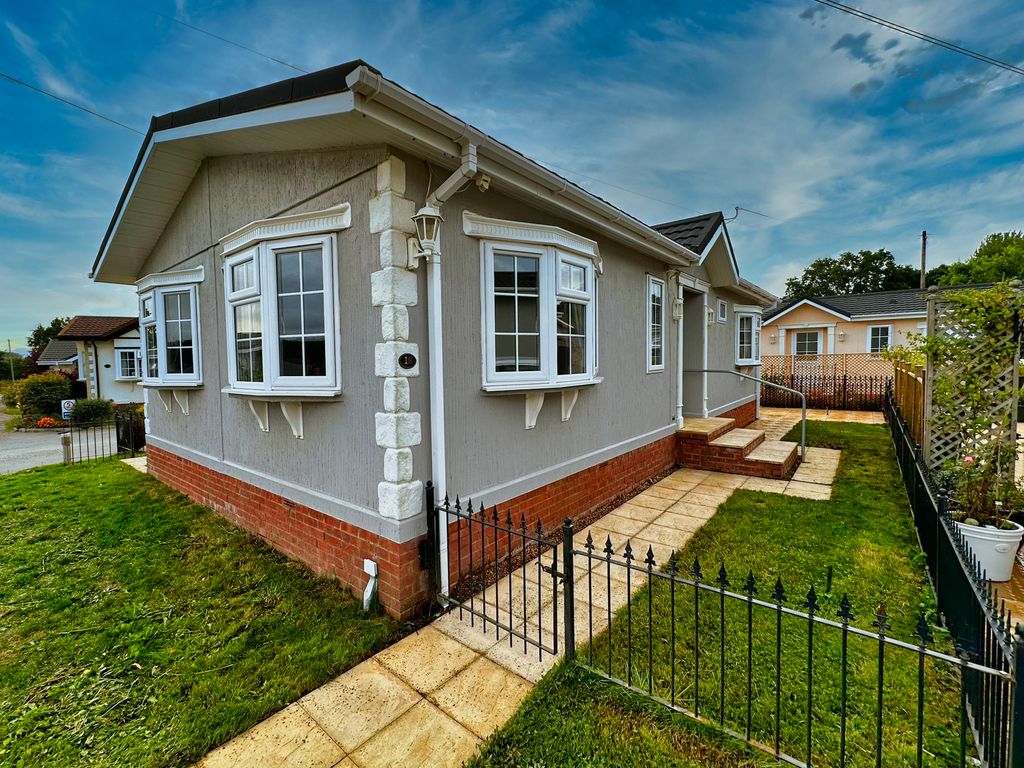 2 bed mobile/park home for sale in Billingshurst Road, Ashington