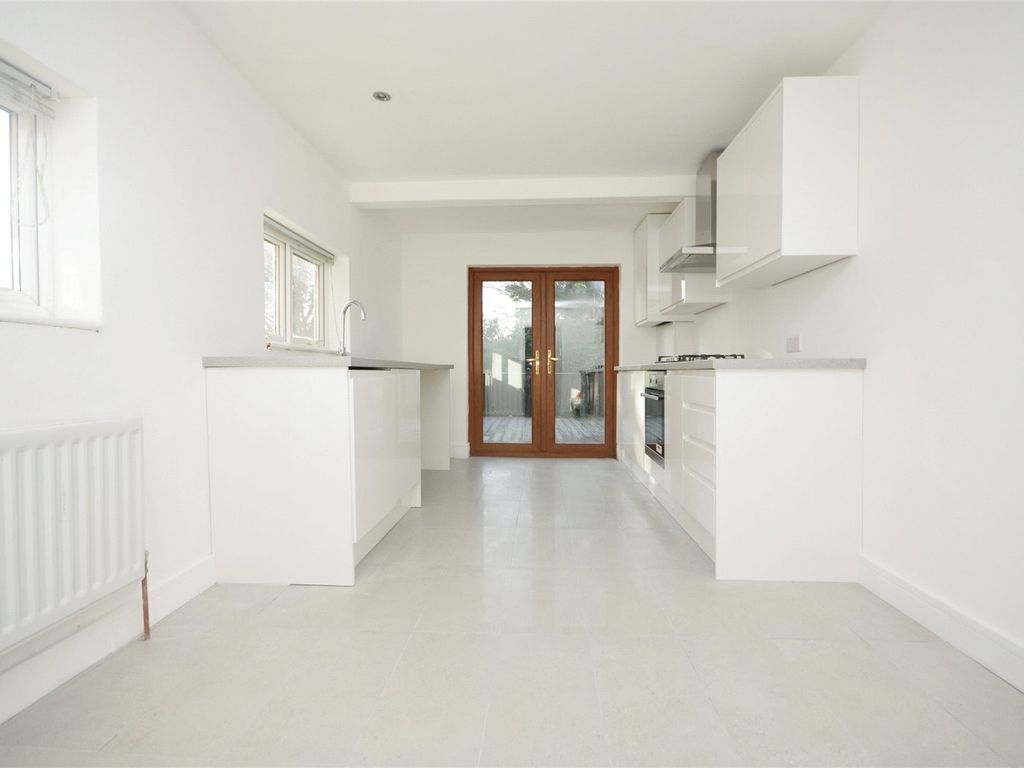 3 bed semidetached house to rent in Gaynes Road, Upminster, Essex RM14