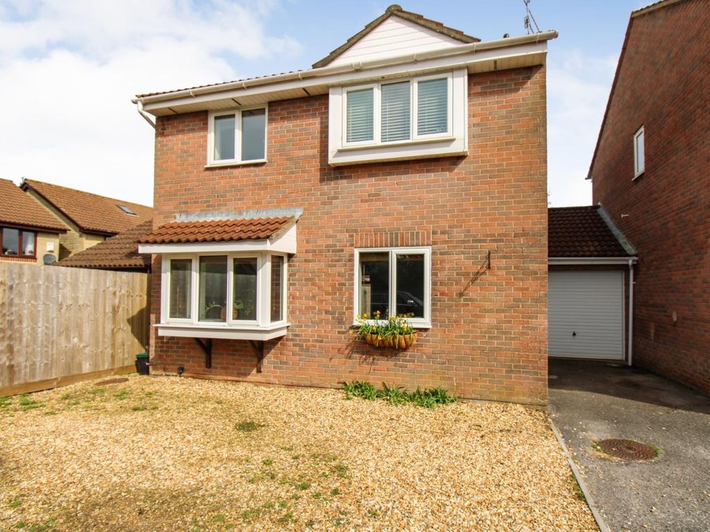 4 bed link detached house for sale in Fir Leaze, Nailsea, Bristol BS48