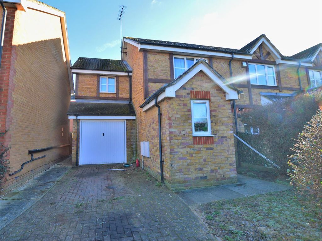 3 bed end terrace house for sale in Two Mile Drive, Cippenham, Slough