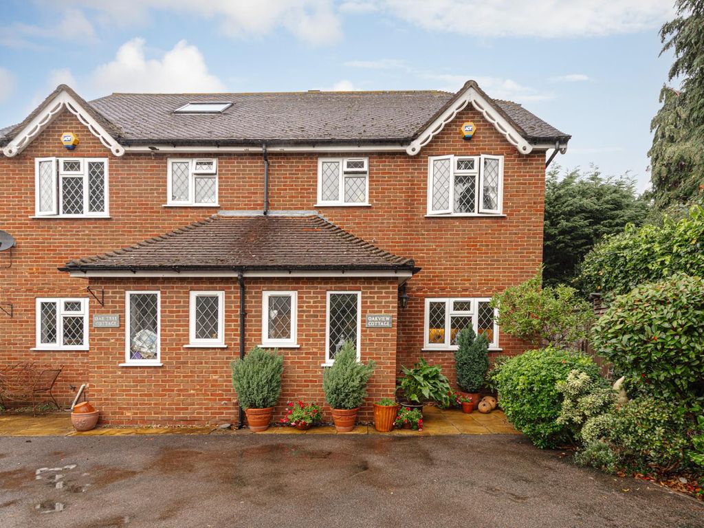 3 bed semidetached house for sale in The Roundway, Claygate, Esher