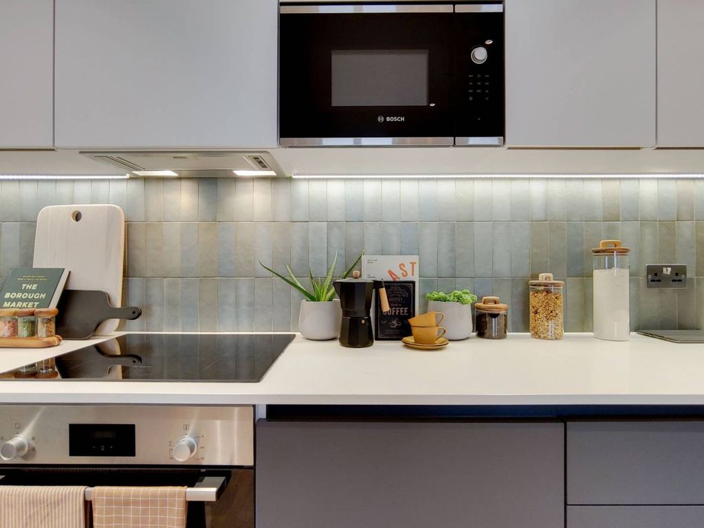 2 bed flat to rent in Park Lane, Wembley Park, Wembley HA9, £2,550 pcm