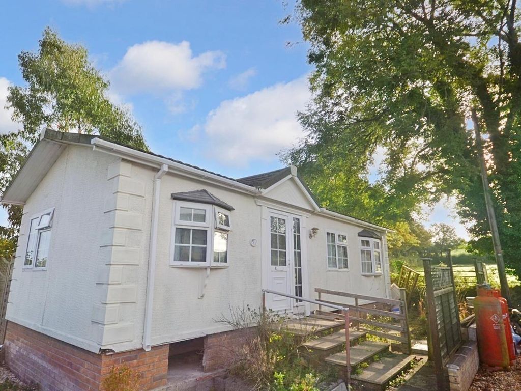 2 bed mobile/park home for sale in Cedar Vale Park Homes, Croesyceiliog