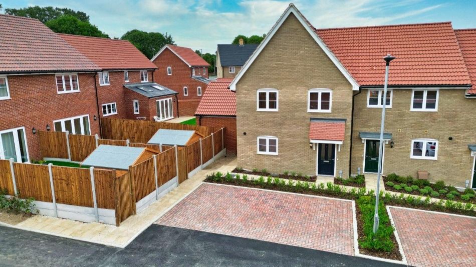 4 bed property for sale in St James' Park, Horsley Court,