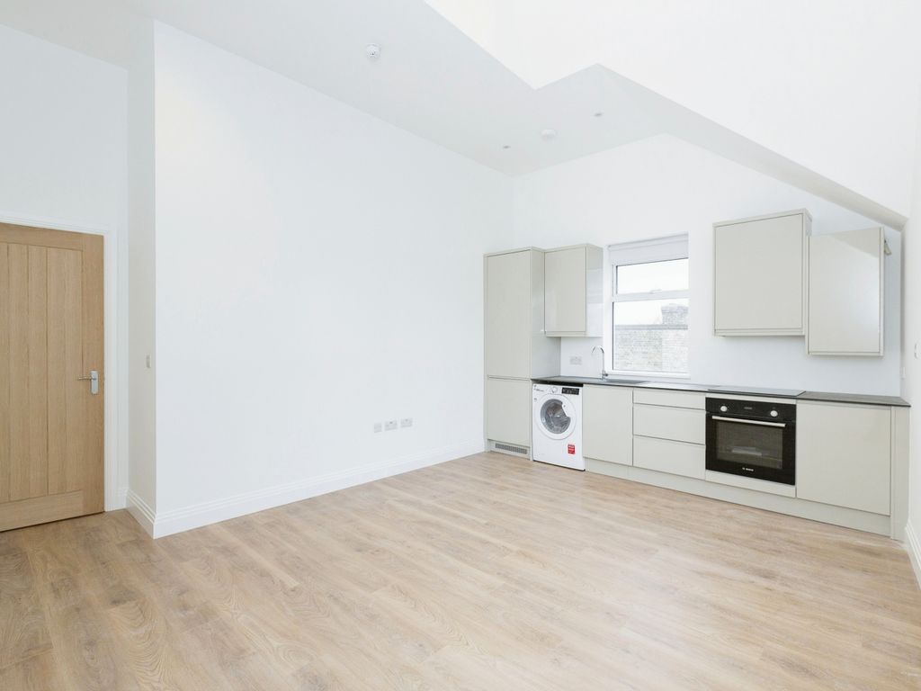 1 bed flat to rent in High Road Leyton, London E10, £1,700 pcm Zoopla