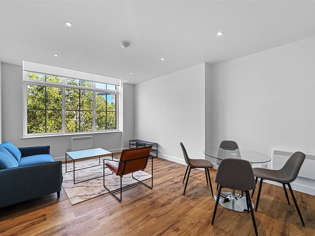 2 bed flat to rent in West Smithfield, London EC1A, £2,817 pcm Zoopla