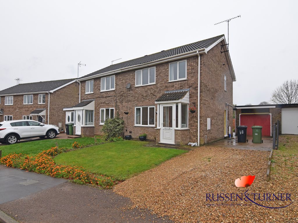 3 bed semidetached house for sale in Langley Road, South Wootton, King