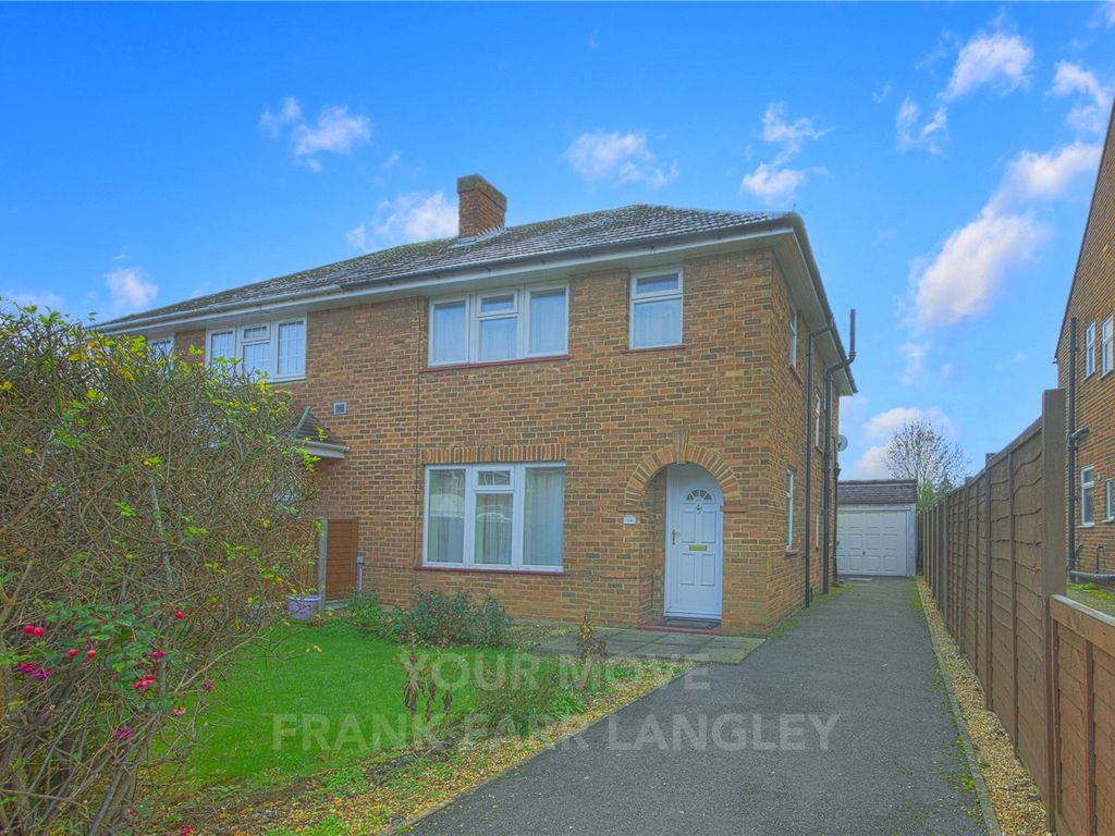 3 bed semidetached house for sale in Cherry Avenue, Slough, Berkshire