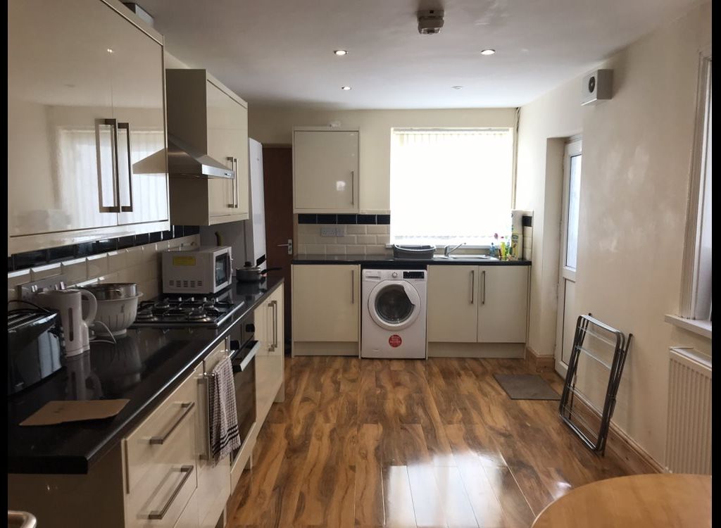 4 bed property to rent in Rhyddings Terrace, Brynmill, Swansea SA2 Zoopla
