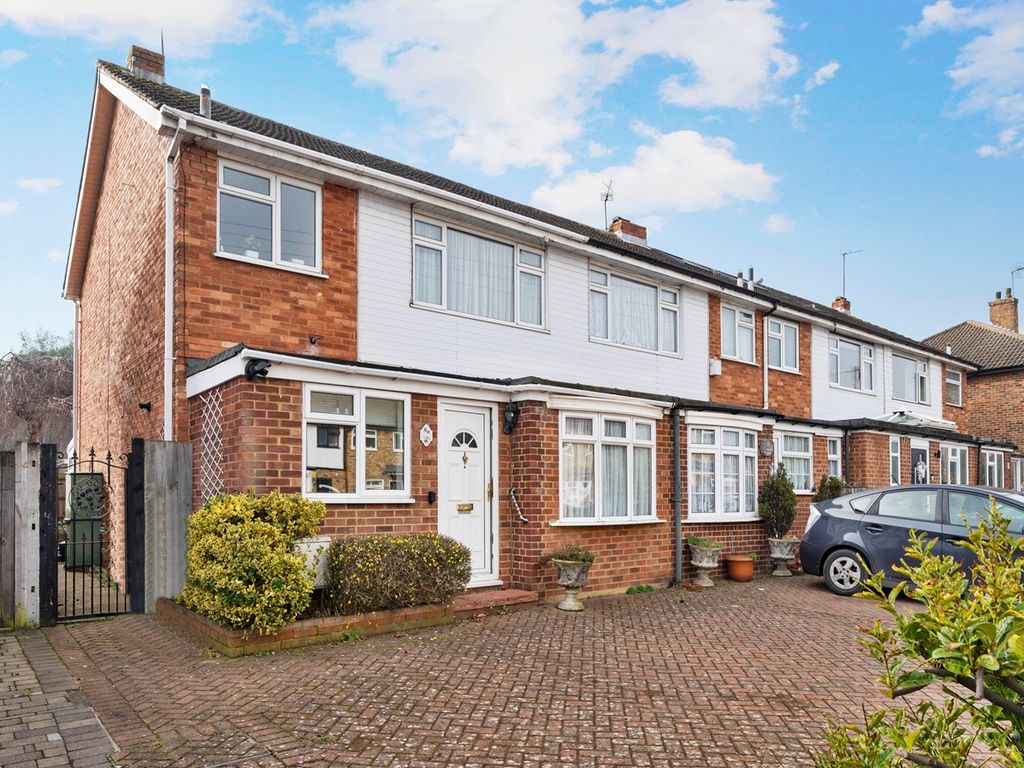 3 bed end terrace house for sale in Sidney Road, WaltonOnThames KT12