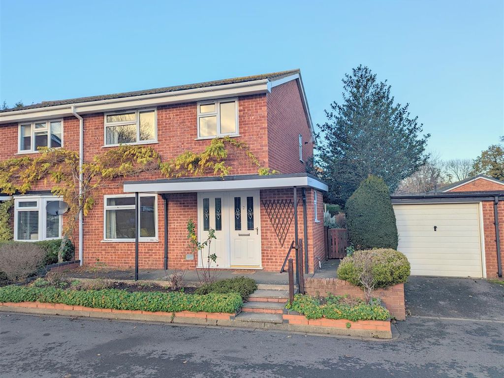 3 bed semidetached house for sale in Geraldine Close, Malvern WR14