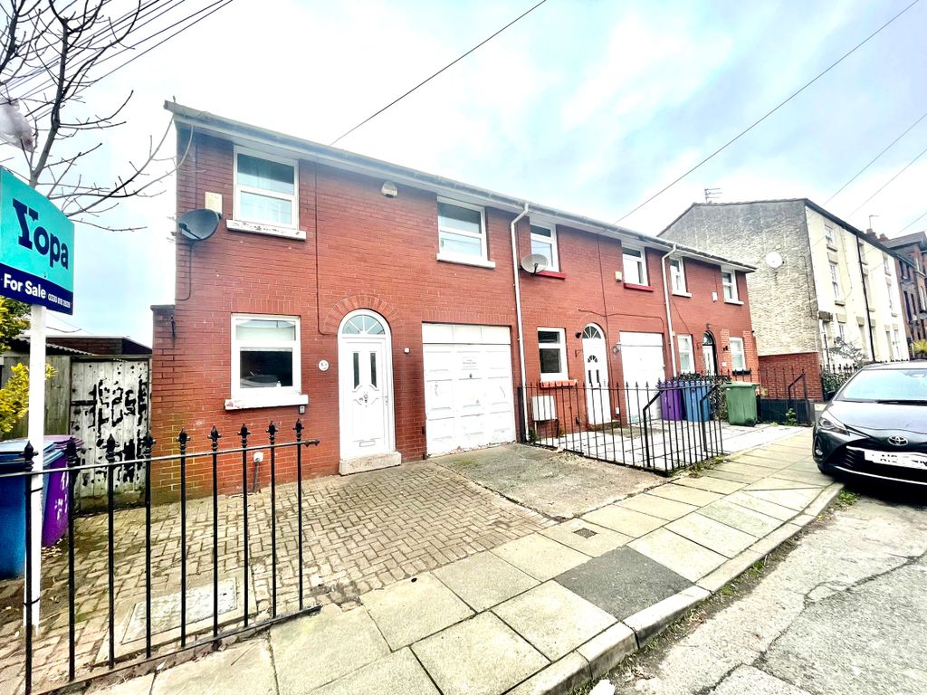 3 bed town house for sale in Sandown Lane, Wavertree, Liverpool L15, £180,000 Zoopla