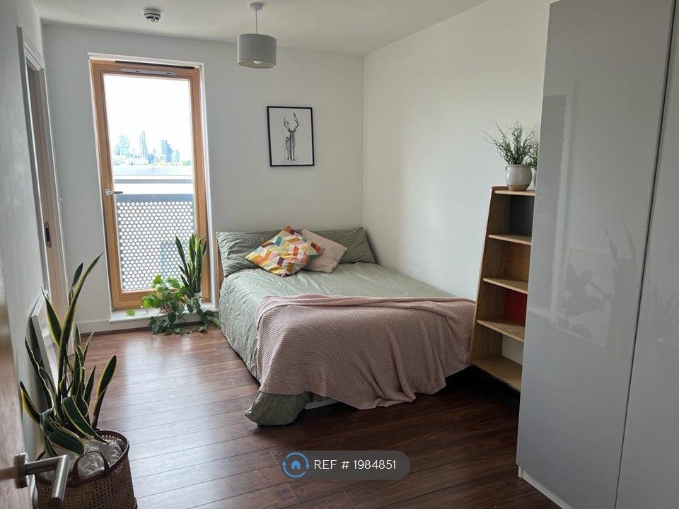 2 bed flat to rent in Rathnew Court, London E2, £2,500 pcm Zoopla