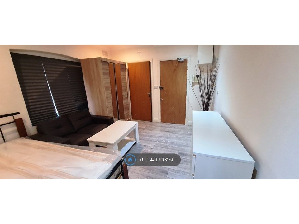 Studio to rent in New Southgate, London N11, £1,000 pcm Zoopla