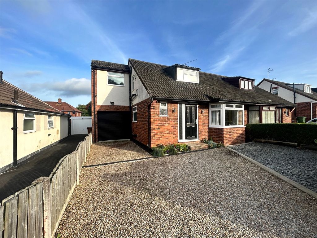 4 bed semidetached house for sale in Park Grove, Horbury, Wakefield