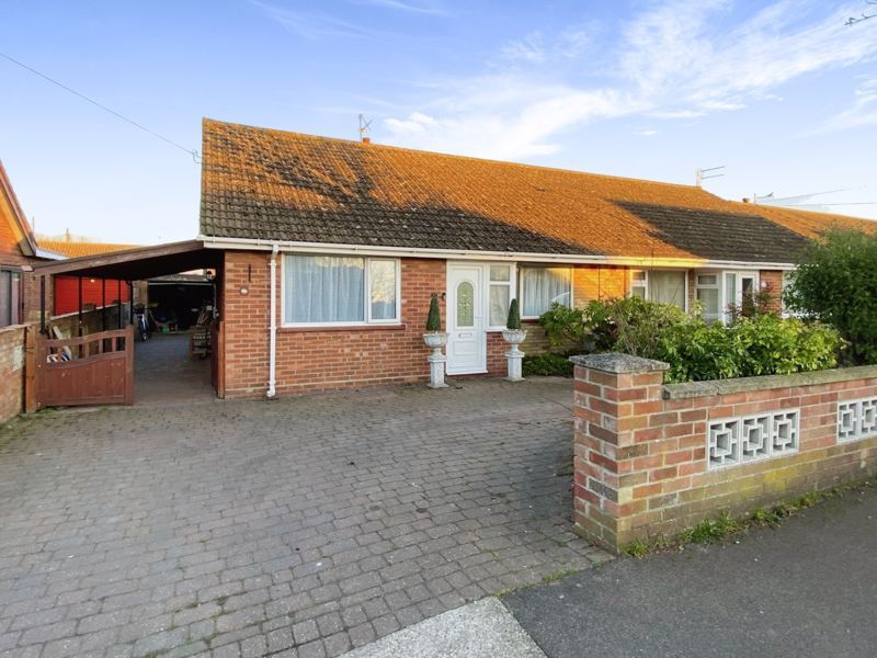 2 bed bungalow for sale in Ship Road, Pakefield, Lowestoft, Suffolk