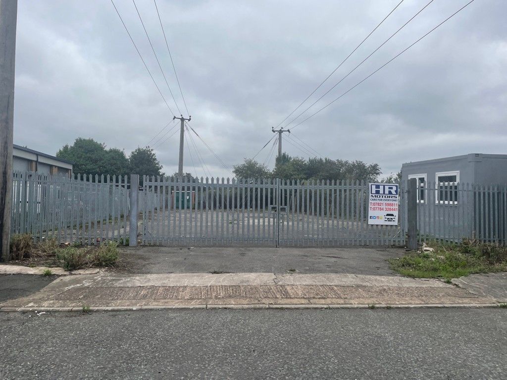 Industrial to let in Secure Storage Compound, Sandbeds Trading Estate