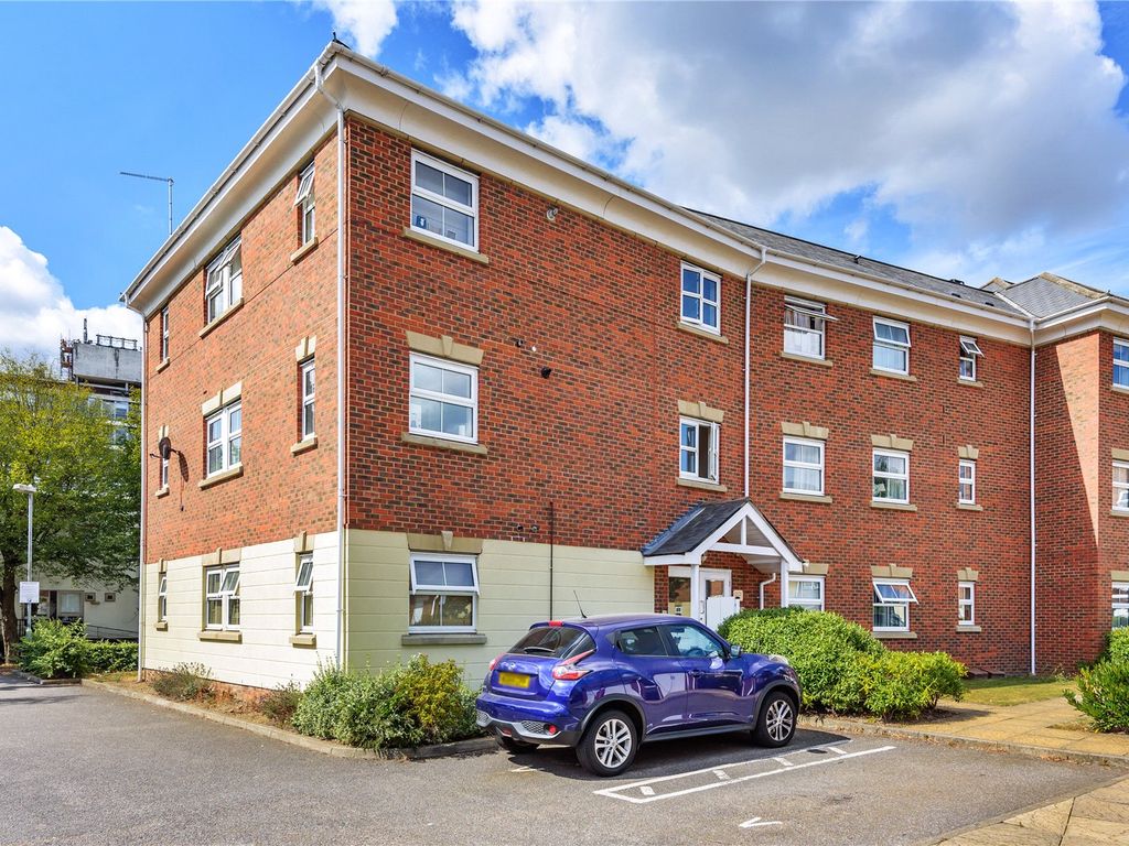 2 bed flat for sale in Crispin Way, Hillingdon, Middlesex UB8 Zoopla