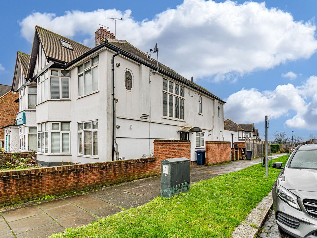 2 bed flat for sale in Vaughan Avenue, London NW4, £359,950 Zoopla