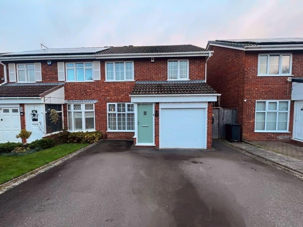 3 bed semidetached house for sale in Blackford Close, Hayley Green
