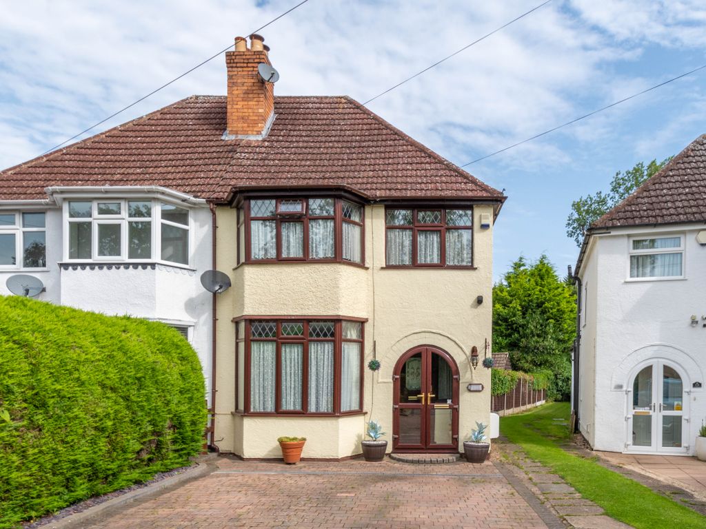 3 bed semidetached house for sale in Tythe Barn Lane, Shirley, Solihull, West Midlands B90, £