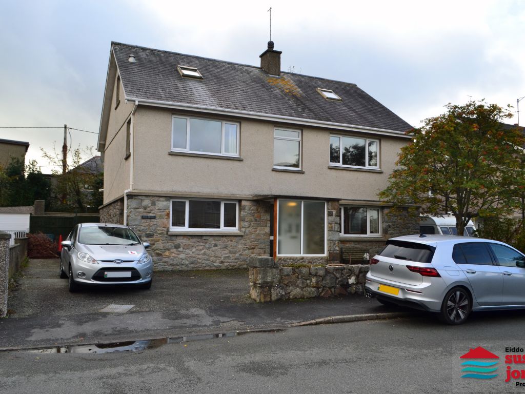 6 bed detached house for sale in Manor Avenue, Pwllheli, Pen Llyn