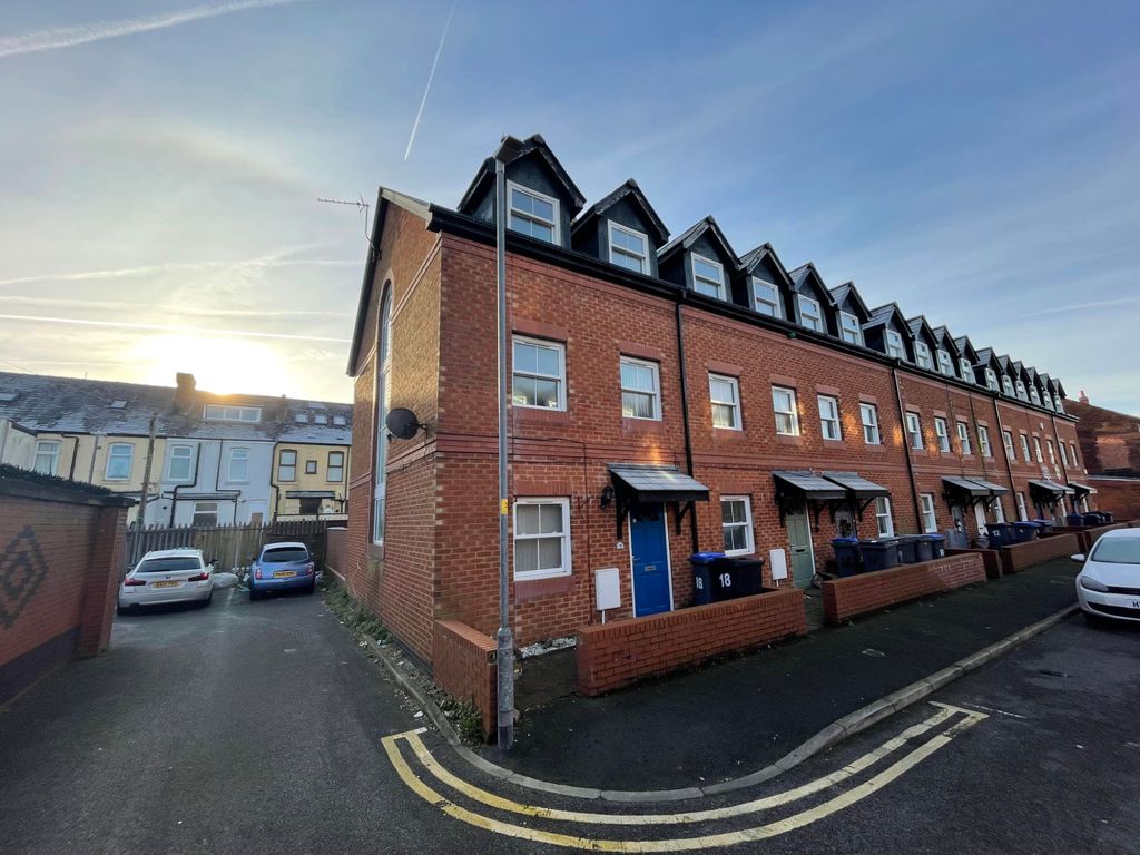 4 bed town house for sale in Castlegate, Blackpool FY1, £130,000 Zoopla