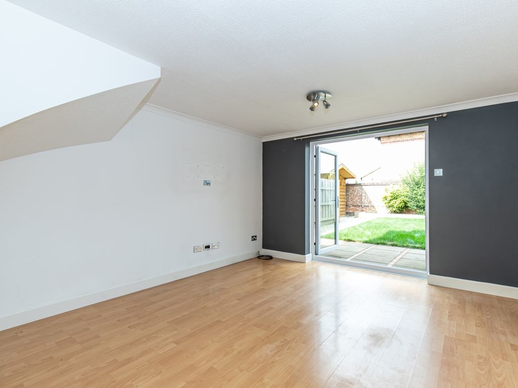 2 bed end terrace house to rent in Spruce Drive, Bicester OX26, £1,350