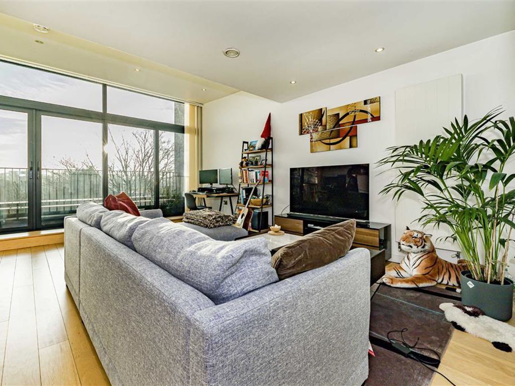 2 bed flat to rent in Station Road, Hampton Wick, Kingston Upon Thames