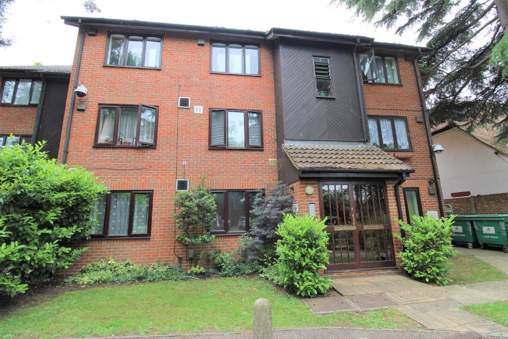 1 bed flat to rent in Acorn Grove, Harlington UB3, £1,200 pcm Zoopla