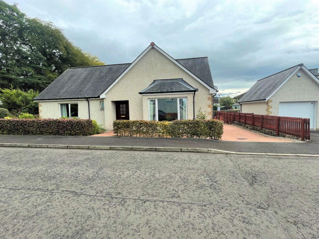 3 bed detached bungalow for sale in Northfield Park, Edinburgh Road