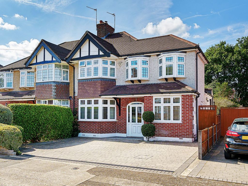4 bed semidetached house for sale in Walsingham Gardens, Epsom KT19, £