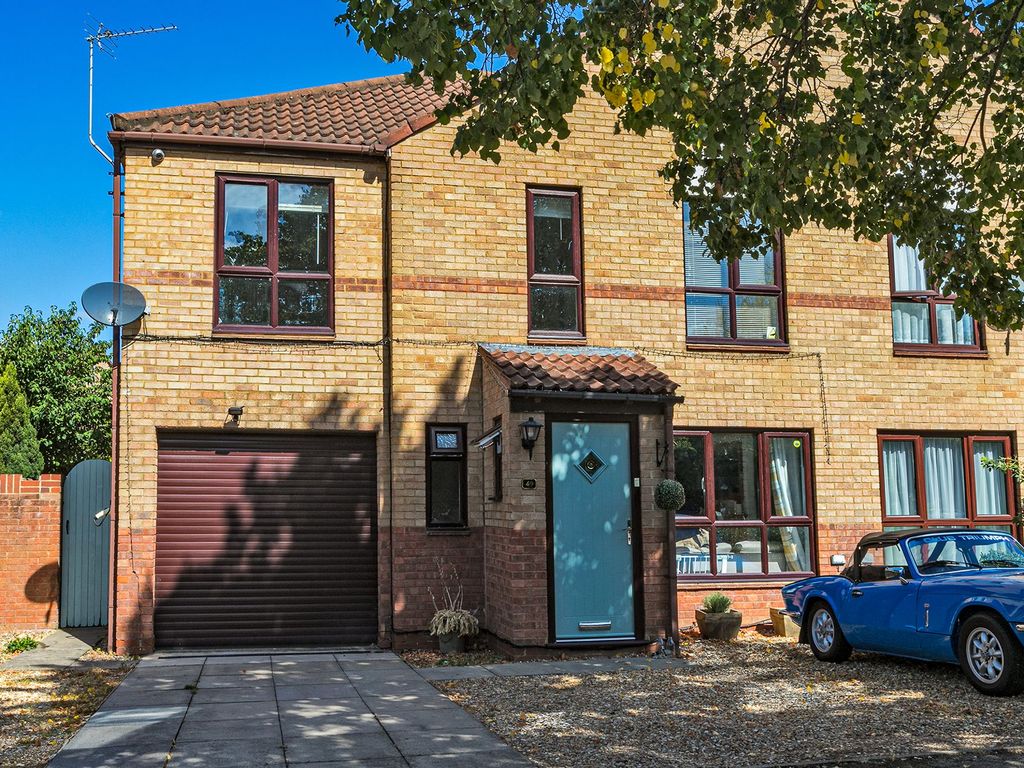 4 bed semidetached house for sale in Portland Drive, Willen MK15 Zoopla