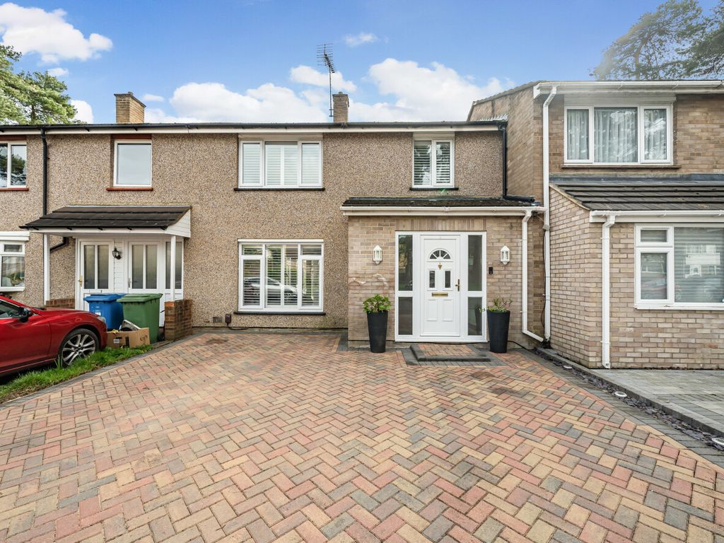 3 bed terraced house for sale in Uffington Drive, Bracknell, Berkshire