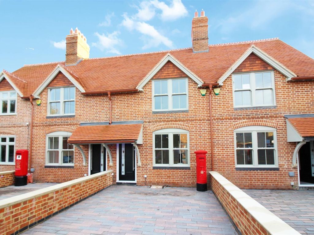4 bed property to rent in Baker Street, Waddesdon, Aylesbury HP18 Zoopla