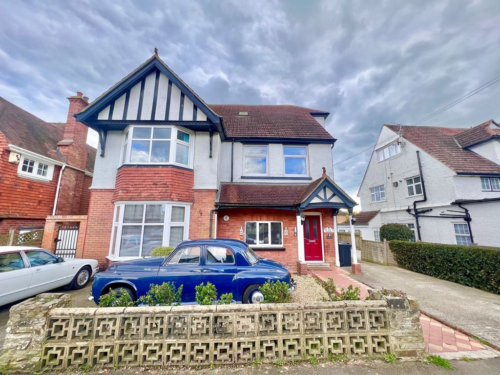 2 bed flat for sale in Collington Avenue, BexhillOnSea TN39, £424,950