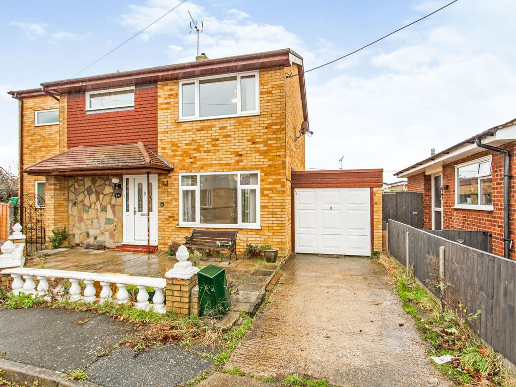 4 bed detached house for sale in Aalten Avenue, Canvey Island SS8 Zoopla