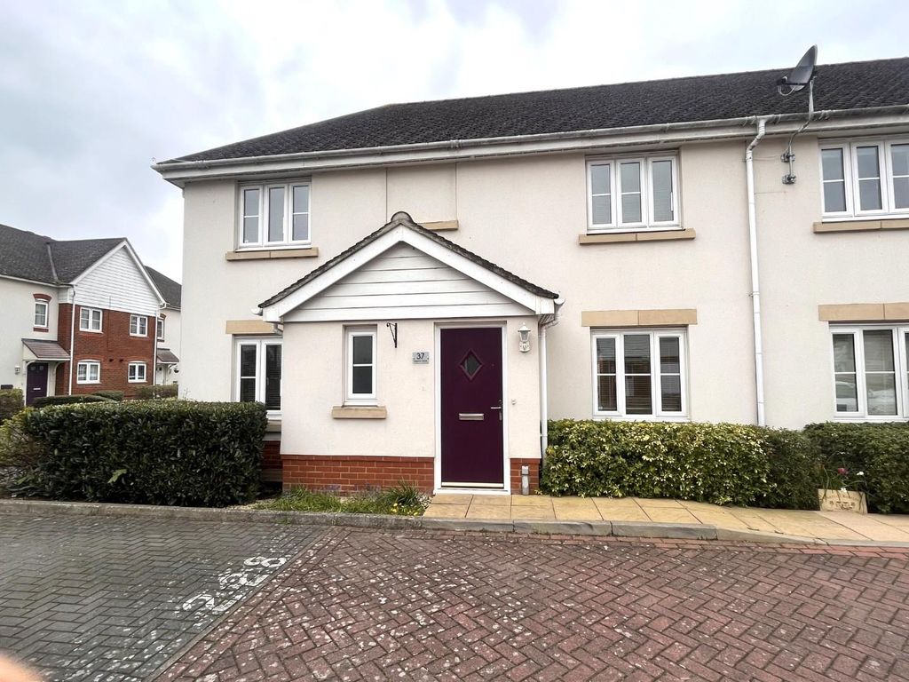 4 bed semidetached house to rent in Ingram Close, Larkfield, Aylesford ME20 Zoopla