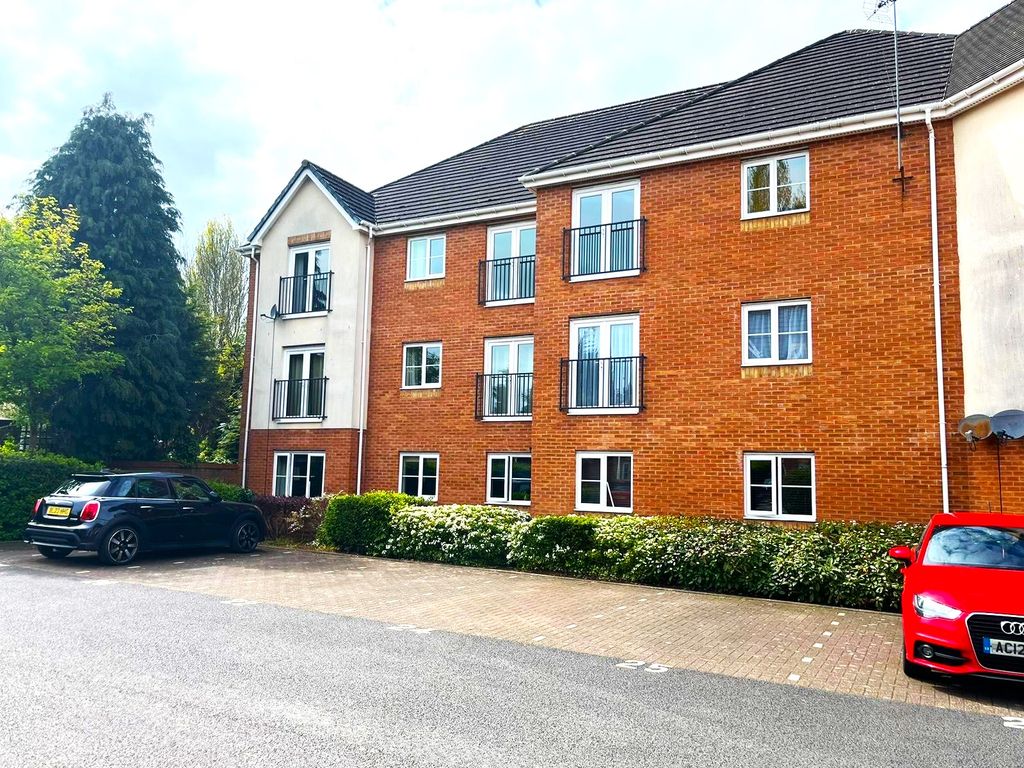 2 bed flat to rent in The Avenue, Darlaston, Wednesbury WS10, £875 pcm