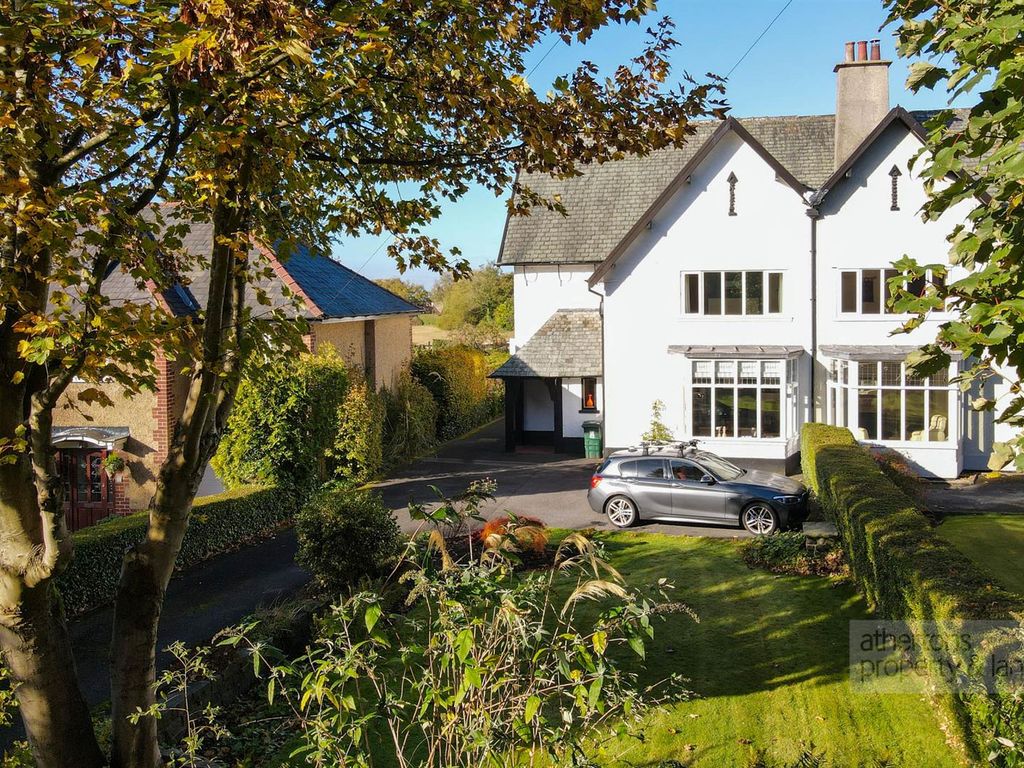 5 bed semidetached house for sale in Whalley Road, Wilpshire, Ribble