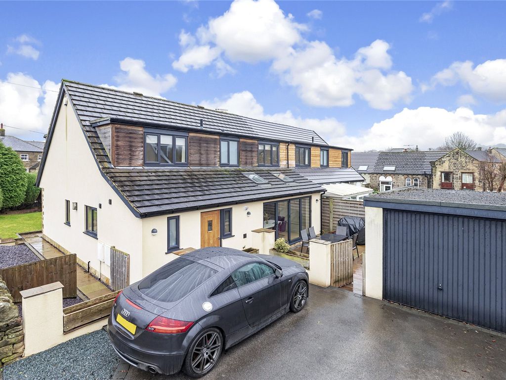 4 bed semidetached house for sale in North Street, Addingham, West